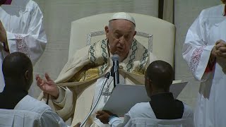 El papa preside la vigilia de Pascua tras las preocupaciones por su salud  AFP [upl. by Chico]