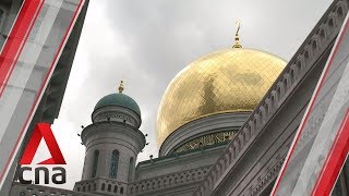 Mosques in Moscow overflowing during Ramadan [upl. by Pacificas]