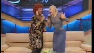 Raffaella Carrà e Celia Cruz  Guantanamera  Hola Raffaella [upl. by Ahsatel]