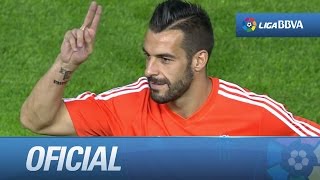 Seguimiento a Negredo en su debut con el Valencia CF [upl. by Lem]