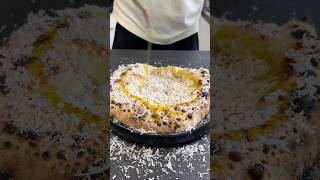 Pizza Cacio e Pepe😍 Das Rezept findest du unten👇🏼 pizza backen fy fyp [upl. by Yemerej]