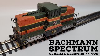 Bachmann Spectrum 80010  GE 44TON Switcher in Great Northern livery No50 unboxing and overview [upl. by Elyac]