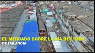 Mercado sobre la vía del tren de Tailandia con un drone [upl. by Anital491]