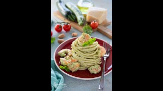 SPAGHETTI con GAMBERI e PESTO di ZUCCHINEla coppia che non stancherà mai 😋🌞🍤🥒 Shorts [upl. by Ativ]