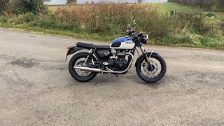 Triumph Bonneville T100 MY21  Walkaround Review [upl. by Yennek]