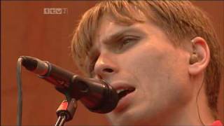 Franz Ferdinand  The Dark of the Matinee Reading 2004 [upl. by Val631]