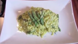 Risotto agli asparagi ricetta per preparare un ottimo risotto [upl. by Enieledam145]