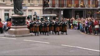 Windsor changing of the guards Bagpipers Irish 1st Batt Irish Guards [upl. by Anneh]