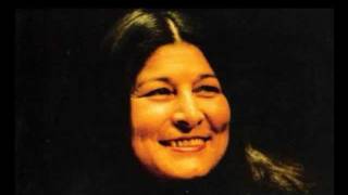 Mercedes Sosa  Sudamericano en Nueva York [upl. by Ztnarf]