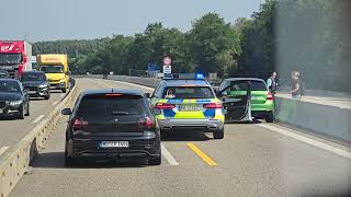 Autobahnpolizei Walldorf räumt Teile von Fahrbahn und begleitet Pannenfahrzeug [upl. by Bradeord]