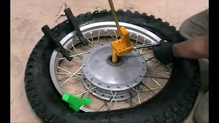 Montage von Motorradreifen mit Reifenaufdrücker Dnepr Ural how to fit a motorcycle tire [upl. by Meadows]