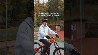 Zase jen flexí😤🤥 mtb cyklistika ceskarepublika funny viral cesko nohander sui [upl. by Adaynek]