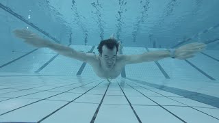 How to swim to the bottom of the pool dive deeper underwater [upl. by Eidaj]