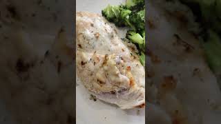 Pechuga de pollo rellena superjugosa en FREIDORA DE AIRE  Receta Keto con Laura [upl. by Iden]