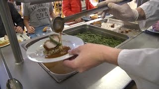 Un repas de chef servi à la cantine du college Jeanne DArc [upl. by Godliman]