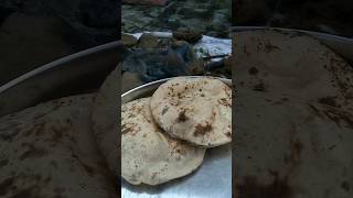 गाँव का देसी रहन सहन देसी खाना villagekitchen desifood village foodie sorts [upl. by Eart305]