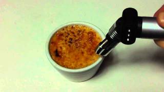 Karmelizacja cukru w CREME BRULEE [upl. by Yrelle301]