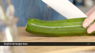 How To  Zo snijd je courgette [upl. by Egiarc]