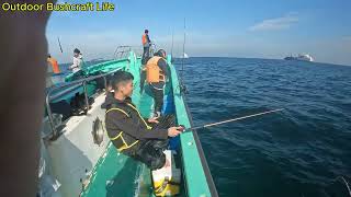 Fishing largehead hairtail fish in Tokyo bay [upl. by Ojeibbob]