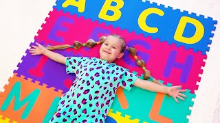 ABC Lied  Lern das englische Alphabet für Kinder mit Diana [upl. by Lenahtan939]