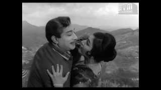 Vellikkinnandhaan Song  Uyarndha Manithan Starting by Sivaji Ganesan Vanishree [upl. by Quennie]