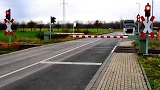 Bahnübergang Buschweg Linnich Seitenstraße zu SIG Combibloc mit der Rurtalbahn [upl. by Ayidan]