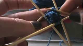 Tutorial Rondbreien met 5 sokkennaalden [upl. by Kalb766]