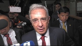 Álvaro Uribe sería el destinatario de chuzadas en el Ejército según correo [upl. by Hiller]