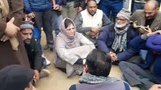 PDP president Mehbooba Mufti stopped going to topi Pir area of Dera Gali by Police at Naka [upl. by Ned]