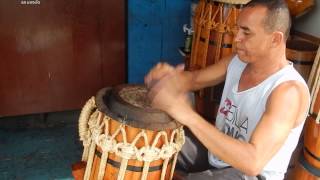 Brandao tocando samba de roda no atabaque [upl. by Vogele]