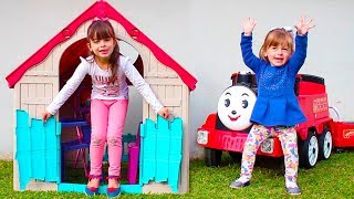 Laurinha e Helena brincando de casinha  Jéssica Godar e Laurinha e Helena [upl. by Claudine]