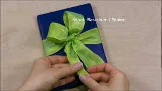 Geschenk einpacken mit Schleife Geschenk leicht verpacken Geschenkschleife binden mit Geschenkband [upl. by Ariamoy]