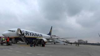 ᴴᴰRYANAIR ✈ B737800 ✈ taxitakeoff and climb from Venice Treviso Airport [upl. by Lennaj]