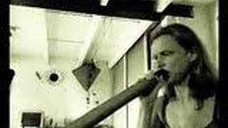 Playing Eddy Halat didgeridoo by Lies Beijerinck [upl. by Ennalorac]