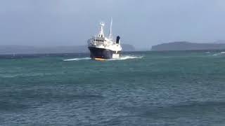 MedmarTraghetto travolto dall’onda nel mare agitato di Ischia [upl. by Eliason]