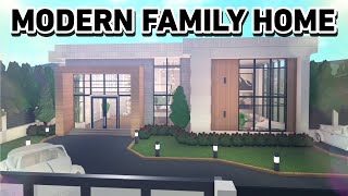 BUILDING A MODERN HOUSE IN BLOXBURG [upl. by Amsab942]