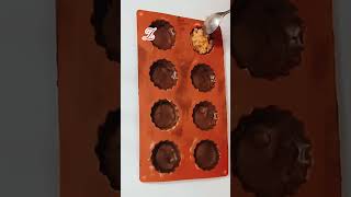 Mignardises au chocolat au pralin et aux écorces doranges confites [upl. by Rotce]