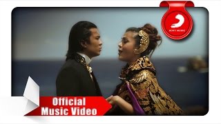 Novita Dewi amp Alex Rudiart  Hingga Menutup Mata Official Music Video [upl. by Alket121]