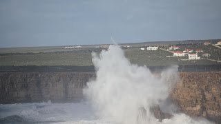 Sagres hohe Wellen Huge waves in Sagres [upl. by Ayn]