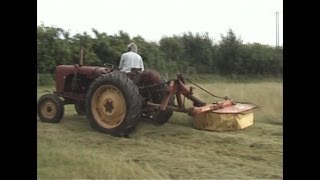 David Brown 950 Tractor plus Niemeyer RO165 mower Haymaking 2004 [upl. by Akima202]