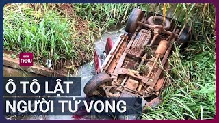 Tránh va chạm với xe khác ô tô con rơi ngửa bụng xuống lòng kênh 1 người tử vong  VTC Now [upl. by Tannenbaum]