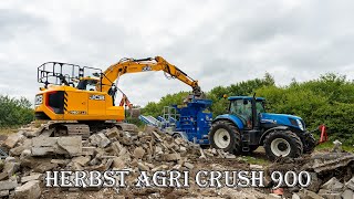 Watch as This JCB 140X LC Digger Masterfully Feeds the Herbst Agri Crush 900 in Minutes [upl. by Armbruster]