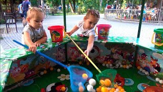 Ребенок играет в парке Развлечения для детей Funny Entertainment for kids Indoor Playground [upl. by Weider]