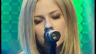 Avril Lavigne  My Happy Ending Live on Comet Awards Köln Alemanha 26092004 [upl. by Inuat]