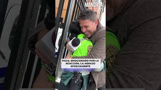 Paco Bazán regala flores amarillas a mujer policía y sucede lo inesperado shorts [upl. by Ryan]