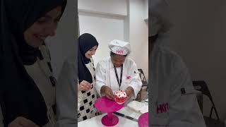 Cake Shift krne ka Sahi tareeka hkrshorts hkrbakingacademy [upl. by Einwat621]