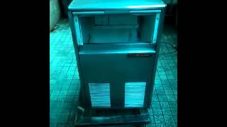 Fabbricatore ghiaccio 30 kg Simag [upl. by Jade]