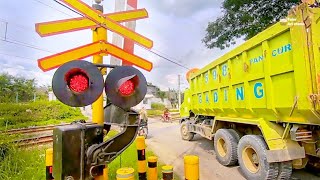 palang pintu manual perlintasan kereta api krl maja amp Tenjo  commuter line  level crossing [upl. by Ladnik845]