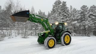 Köp Traktor John Deere 5125R med lastare på Klaravik [upl. by Gabrila514]