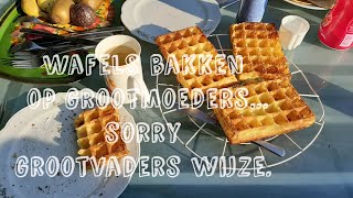 Wafels bakken op grootmoeders   sorry grootvaders wijze [upl. by Nyvek190]